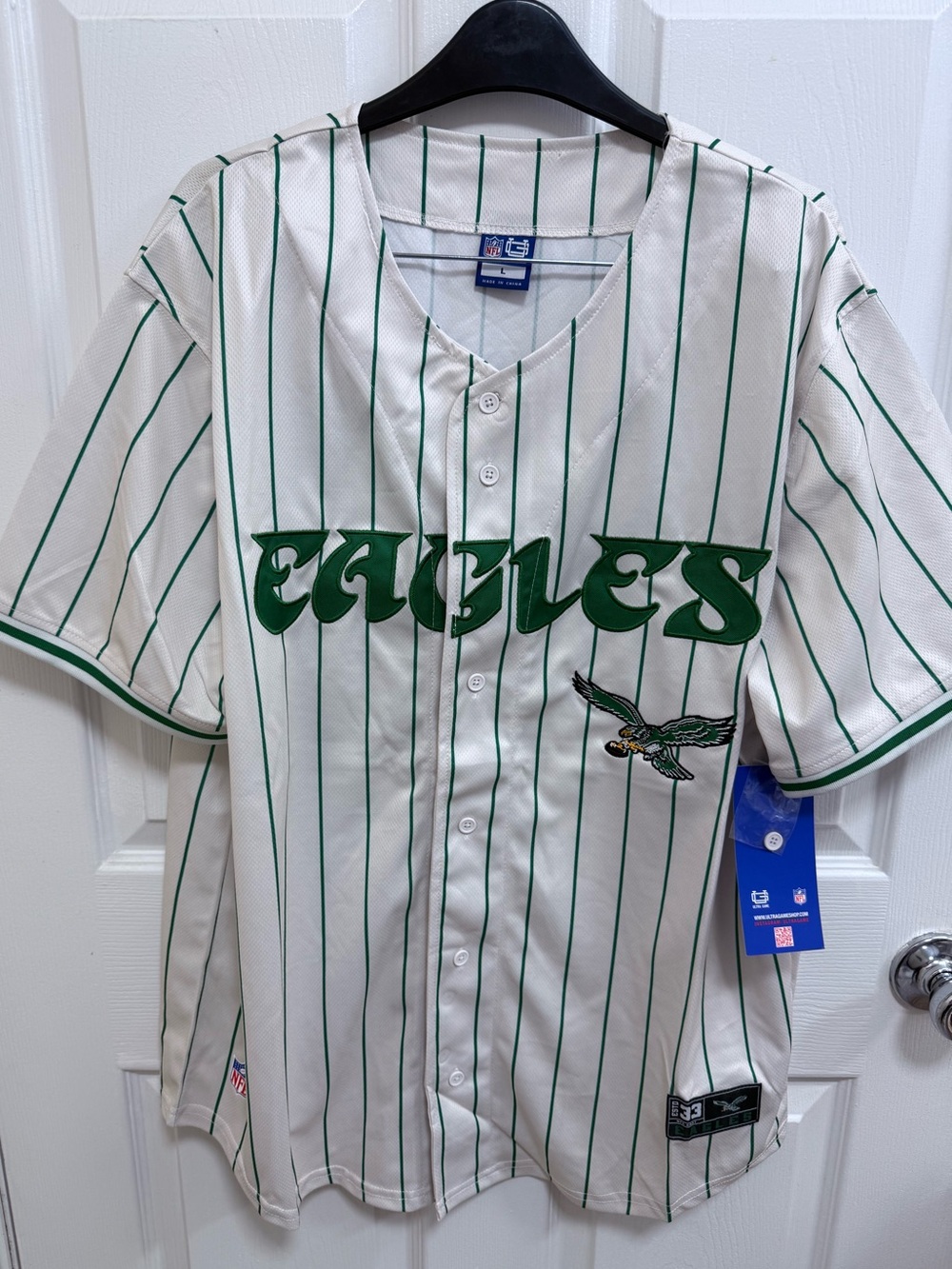 NWT Philadelphia Eagles Cream and Kelly Green Pinstripe Baseball Jersey, Size L